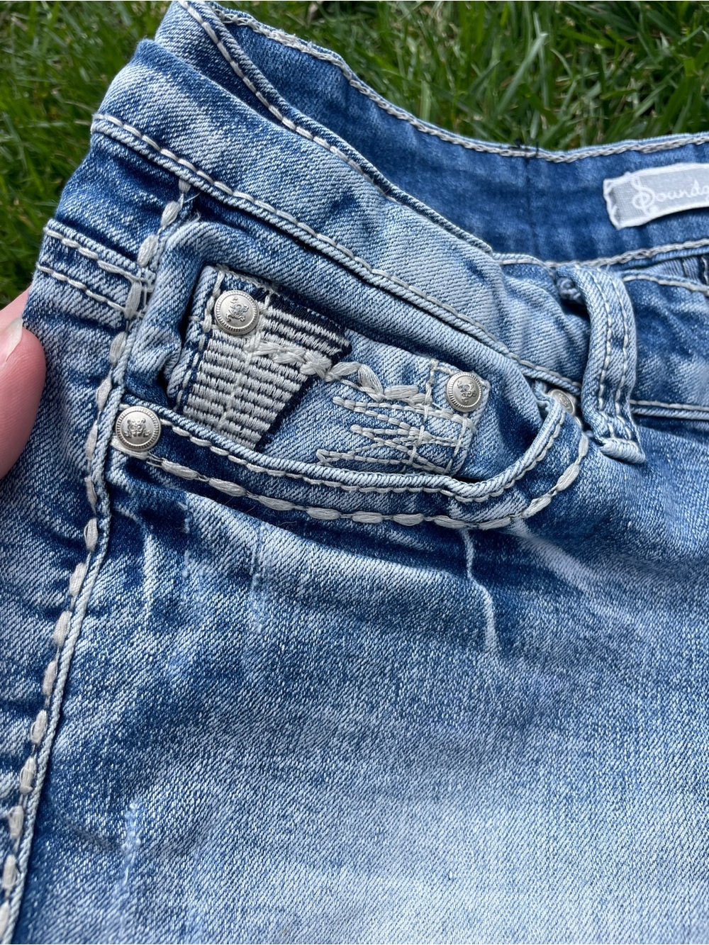 Y2K Miss Me Style Embroidered Flap Pocket Jean Shorts Light Wash - Picture 5 of 8